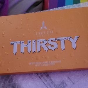 Thrirsy  jeffree star palette